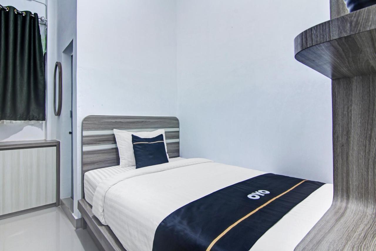 Oyo 90704 Nabila Residence Syariah Padang  Eksteriør bilde